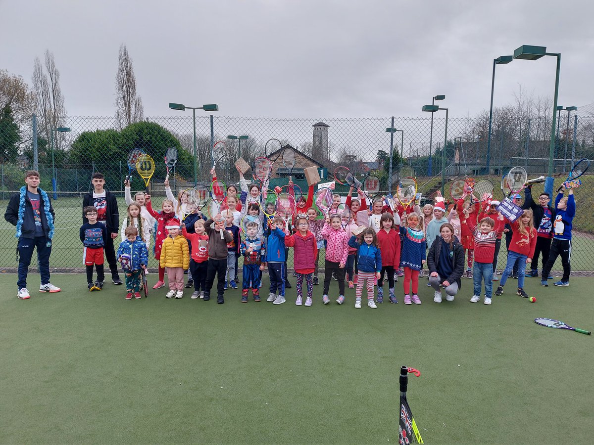 A great Christmas Junior celebration party this morning, not just presents for our juniors but also 7 big bags of donations for Newport Foodbank from out junior members.
Snowball Fight 🌲
Prizes 🌲
Coffee 🌲
Games 🌲
We wish all our community a Happy Christmas 🎉
