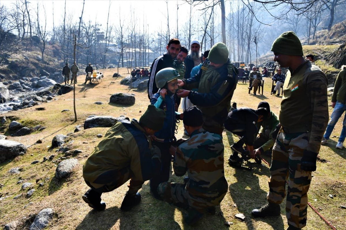 HukusBukus_786's tweet photo. On the occasion of International Mountain Day, #IndianArmy conducted a mountaineering event for the children of  Lachhipora, #Baramulla. Children experience the thrill &amp; adventure to climb mountain under supervision.

#Srinagar 
#SaturdayMotivation https://t.co/jtv9XWXcXk