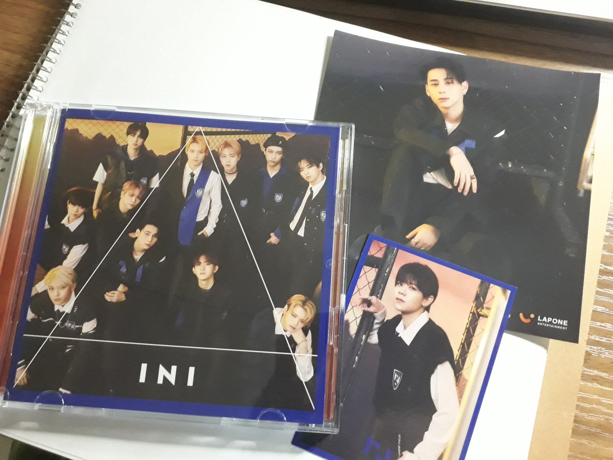 matchayoona's tweet photo. Its very late but HEY IT CAME TO MY DESK NOW. Luckily i got my Nishi, idk how bless i am 😭 Thx God. Also Kyo chan 😍 Nishi x kyo 😎 https://t.co/wEYFSFzkks