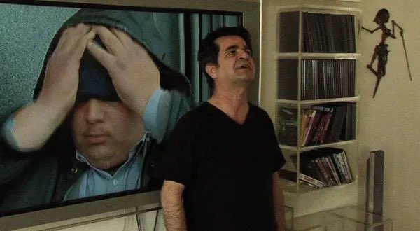 Gibboanxious's tweet photo. Honourable Mention: #ThisIsNotaFilm
In 2011, Iranian filmmaker Jafar Panahi made a diary with his phone in response to his government's threats against him. It is a film, & a very good one. The film was smuggled from Iran to Cannes on a flash drive hidden inside a birthday cake. https://t.co/TzIgmqxD8G
