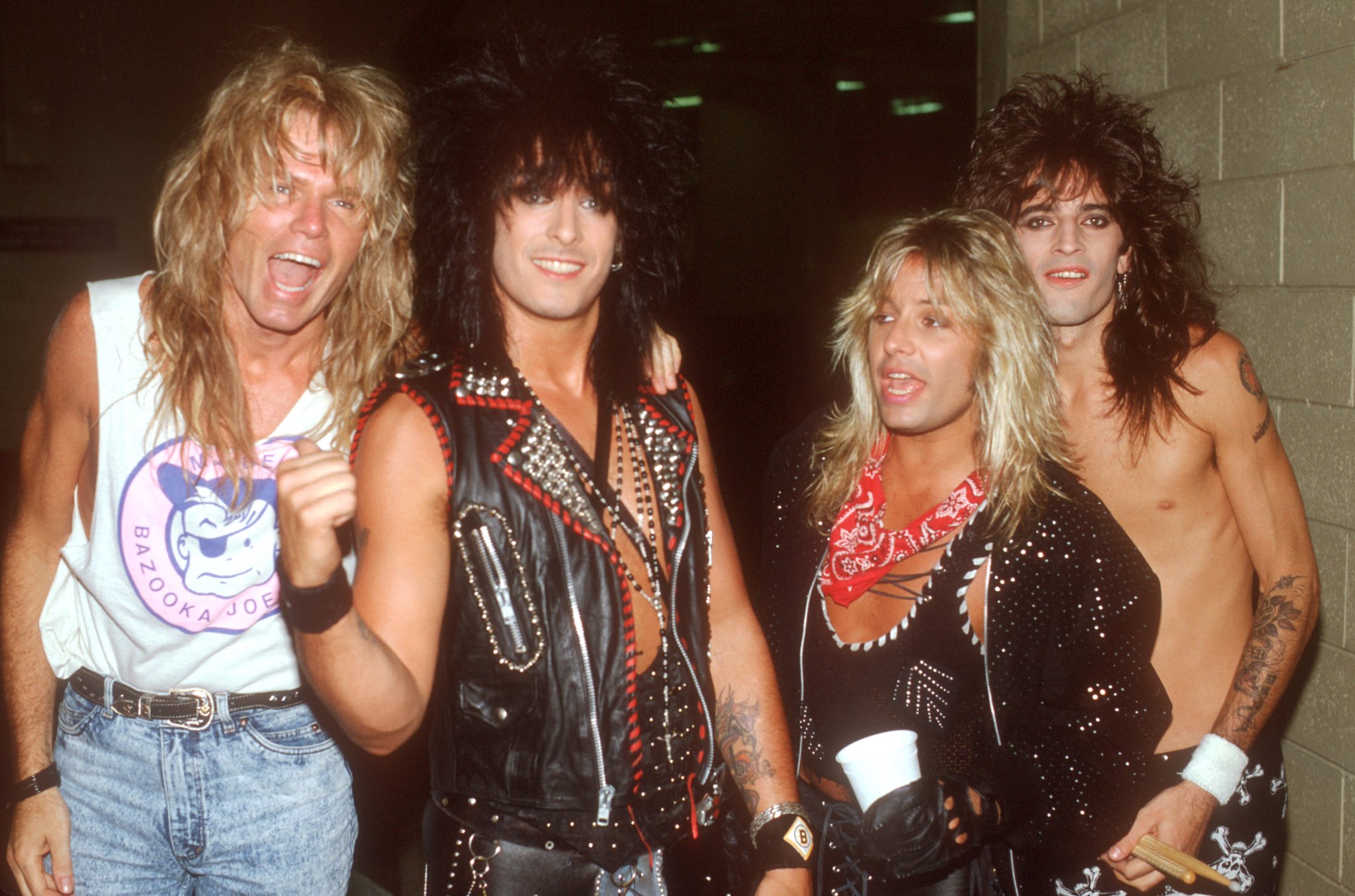 Happy birthday Nikki sixx!! 
