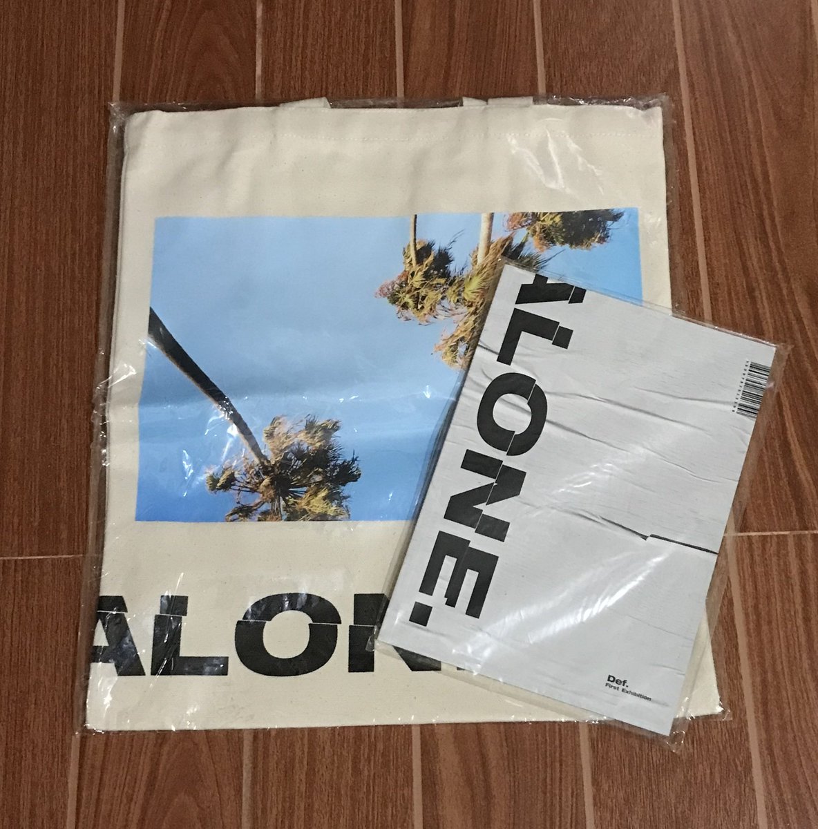 _peachywang's tweet photo. wts/lfb 12.12

Def. Alone merch items
▪️SEALED Alone Tote Bag (Ivory color) with official pc for only 1,600.00
▪️SEALED Alone Pictorial Record for only 750.00

Can give 2 weeks reservation only 💕 If getting both, will give 1 official postcard from Def. Alone merch https://t.co/MFX1dtD5Oj