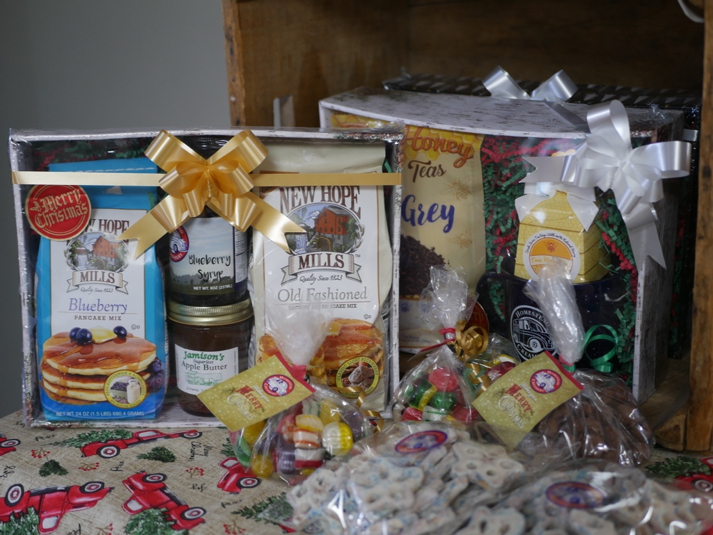 homesteadcream's tweet photo. Our Farm Market is filled with the perfect gifts for everybody on your list (or treat for yourself π). Shop local this holiday season!
Our Farm Market is open Monday through Saturday!
.
.
.
#homesteadcreamery #thewaymilkshouldtaste #milk #farmmarket #shoplocal #local https://t.co/jvnyveHIWY