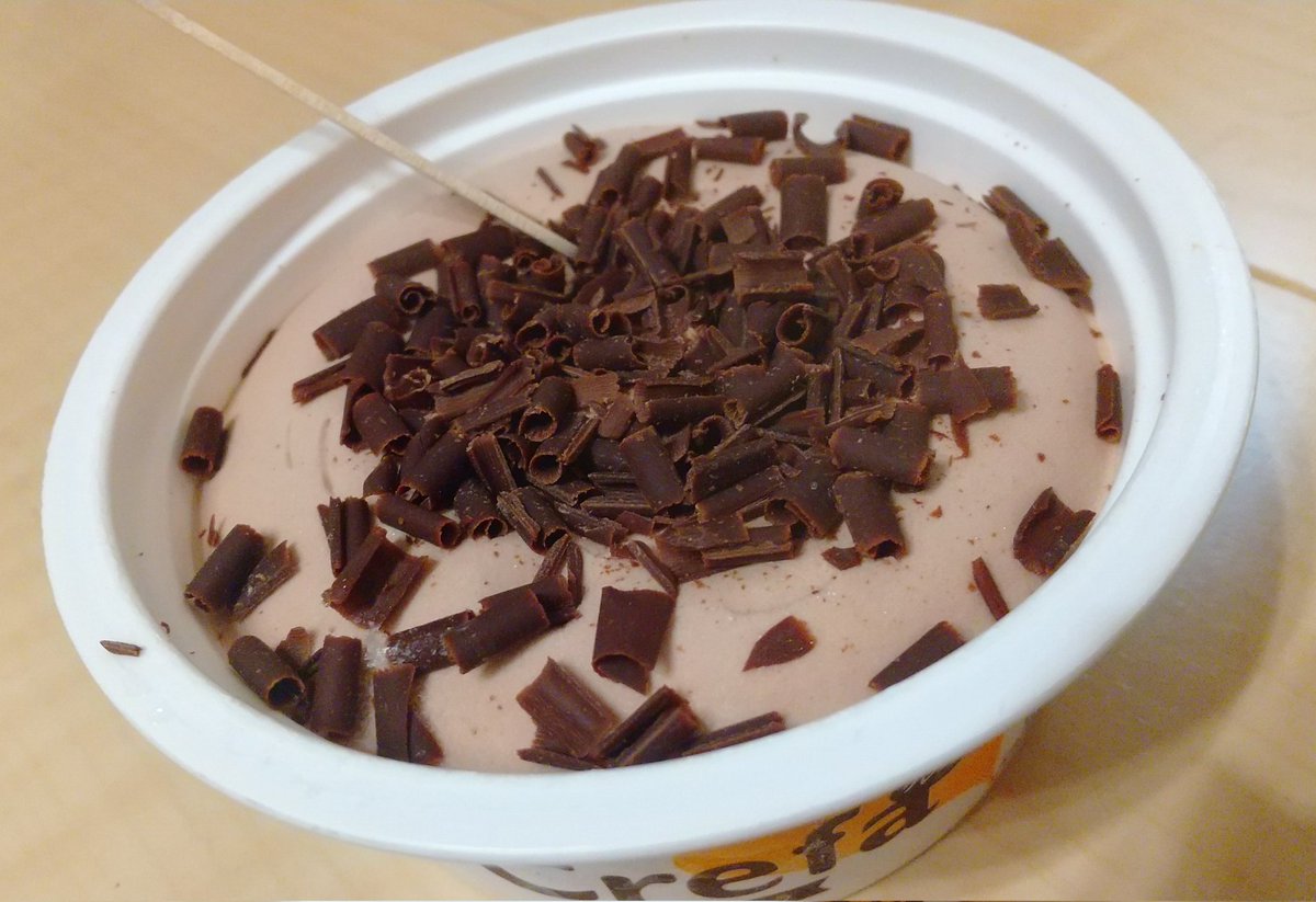 LxrvUouV4g7W2AB's tweet photo. このアイスとっても美味しかったです!Crefaというチョコレートアイスみたいなのですが最高だったので是非みなさんも食べてみてください!!!(*´∀`*)ノ🍫🍫🍫 #アイス #チョコレート #crefa #食べ物 #美味しい #オススメ https://t.co/FZr6BeyQGf
