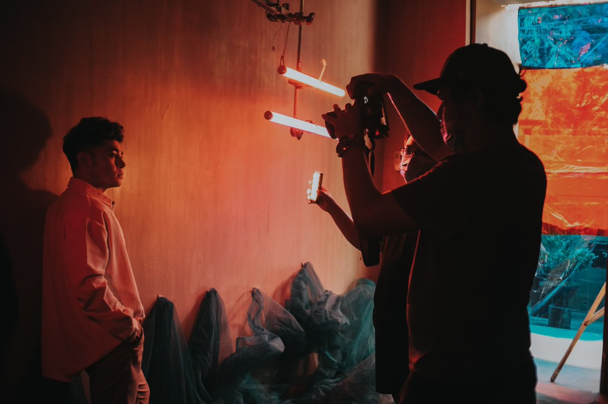 TheJuans_BAND's tweet photo. SABIK MV BTS

Watch it here: https://t.co/06m6KAHVAU

TheJuans SabikMV
#SabikMusicVideo https://t.co/sxkic3DAyr