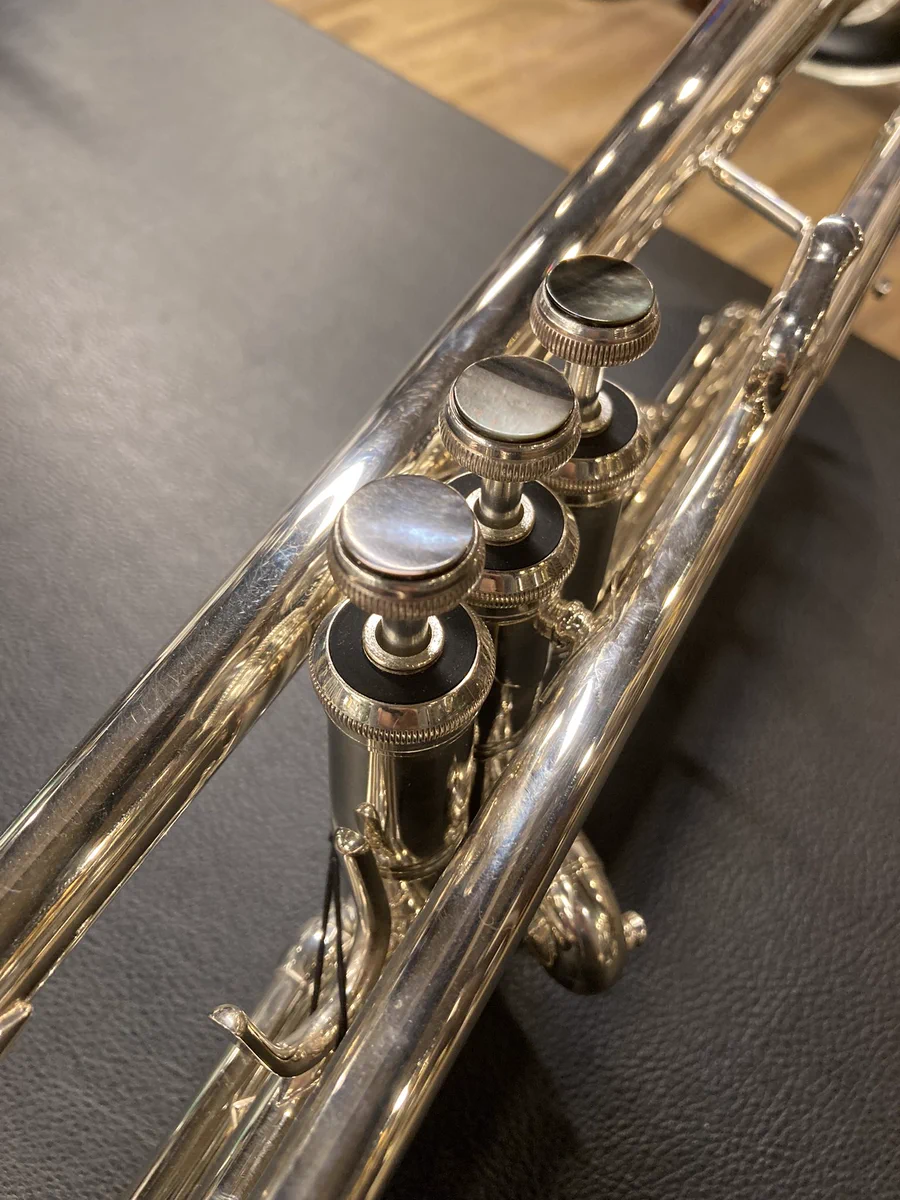 Bach トランペット ピストンボタン 黒蝶貝 大久保管楽器 