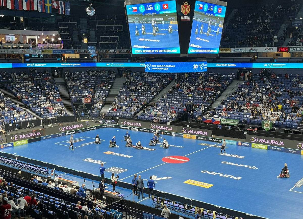 makynentimo's tweet photo. MM-kisojen pronssiottelun erätauolla sähköpyörätuolisalibandyn näytösottelu. @KajKunnas hehkuttaa ja yleisö hyvin mukana. Peukut tästä @Salibandyfi 👍👍👍 #salibandy https://t.co/EpS1l2xu4G