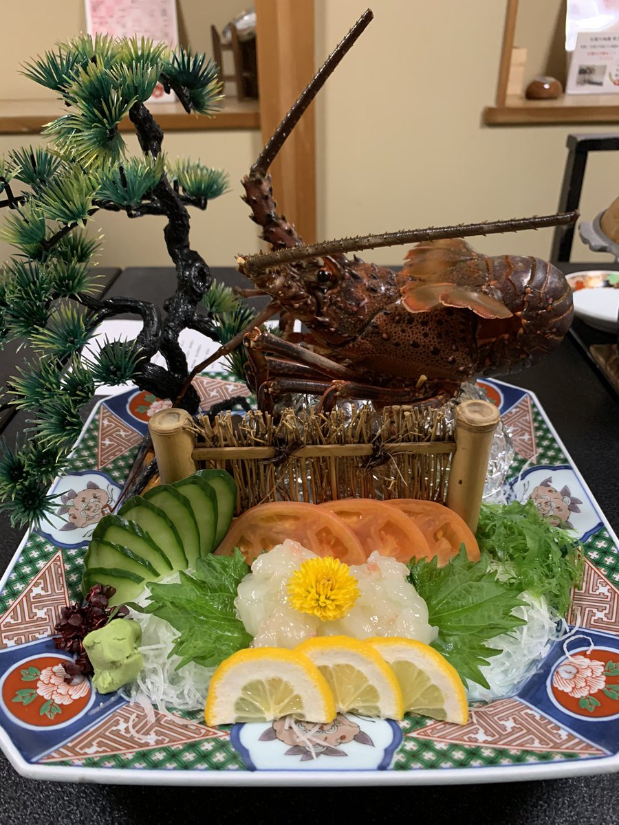 turu10326's tweet photo. 足摺海洋館SATOUMI😁リニューアルしてからやっと来れた😆
紹介が独特😂

伊勢海老美味しかった🦞
明日は清水サバの刺身食べなければ🤔 https://t.co/uL1YmAtl04