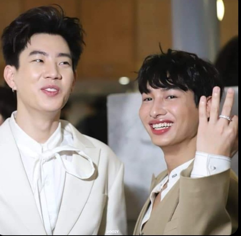 jecababii's tweet photo. Today i'm wearing the smile that @off_tumcial @AtthaphanP  gave me 😍 
And decided to recreate #ออฟกัน moments to my very own speciaI moment too in my life 💍

OFFGUN MARRIED 💚
BABII MARRIED 💚 https://t.co/rDC3JW2iQn