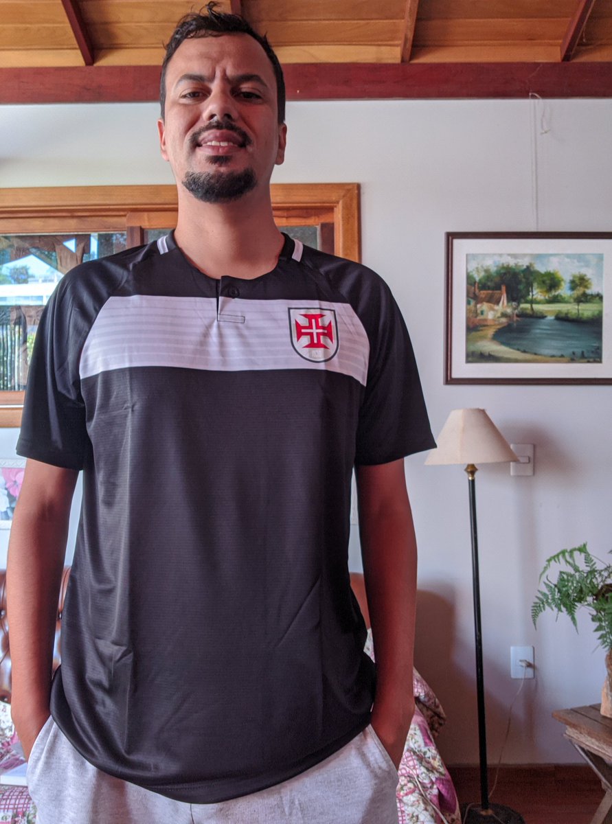 E no episódio de hoje de "É melhor ser eu do que você", Almira recebe belíssimos mimos de natal da <a href="/Braziline/">Braziline</a>. Queres trajar também tais produtos oficiais &amp; licenciados? Aplica o cupom ALMIRANTE e ganhe uma excelente mamata no site lojabraziline.com.br #ad