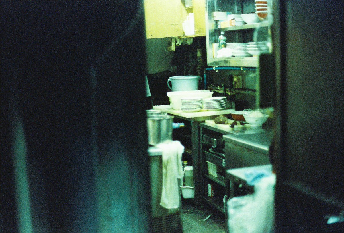 hajisynthe's tweet photo. 写真帳2021.12.11
Camera：Nikon FM2/T
Film：KNHO PHOTO 400
Developing：#チャンプカメラ 
#filmphotography #snapshot #フィルム写真 #スナップ写真 #nikon #KNHO #厨房 https://t.co/P9OmZXFsnm