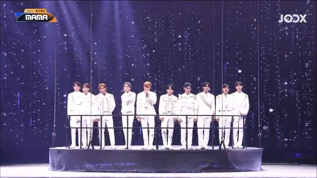 EdnaArgyle's tweet photo. 𝙒𝘼𝙉𝙉𝘼 𝙊𝙉𝙀 AT THE 2021 MAMA TONIGHT!!! 😭
I'm crying. Its been 3 years..
I really miss you guys.
@WannaOne_twt
@konnect_danielk

#워너원_워너블_가보자고 #ThereforeWeAreStillOne #2021MAMA https://t.co/rL1n1MTumM