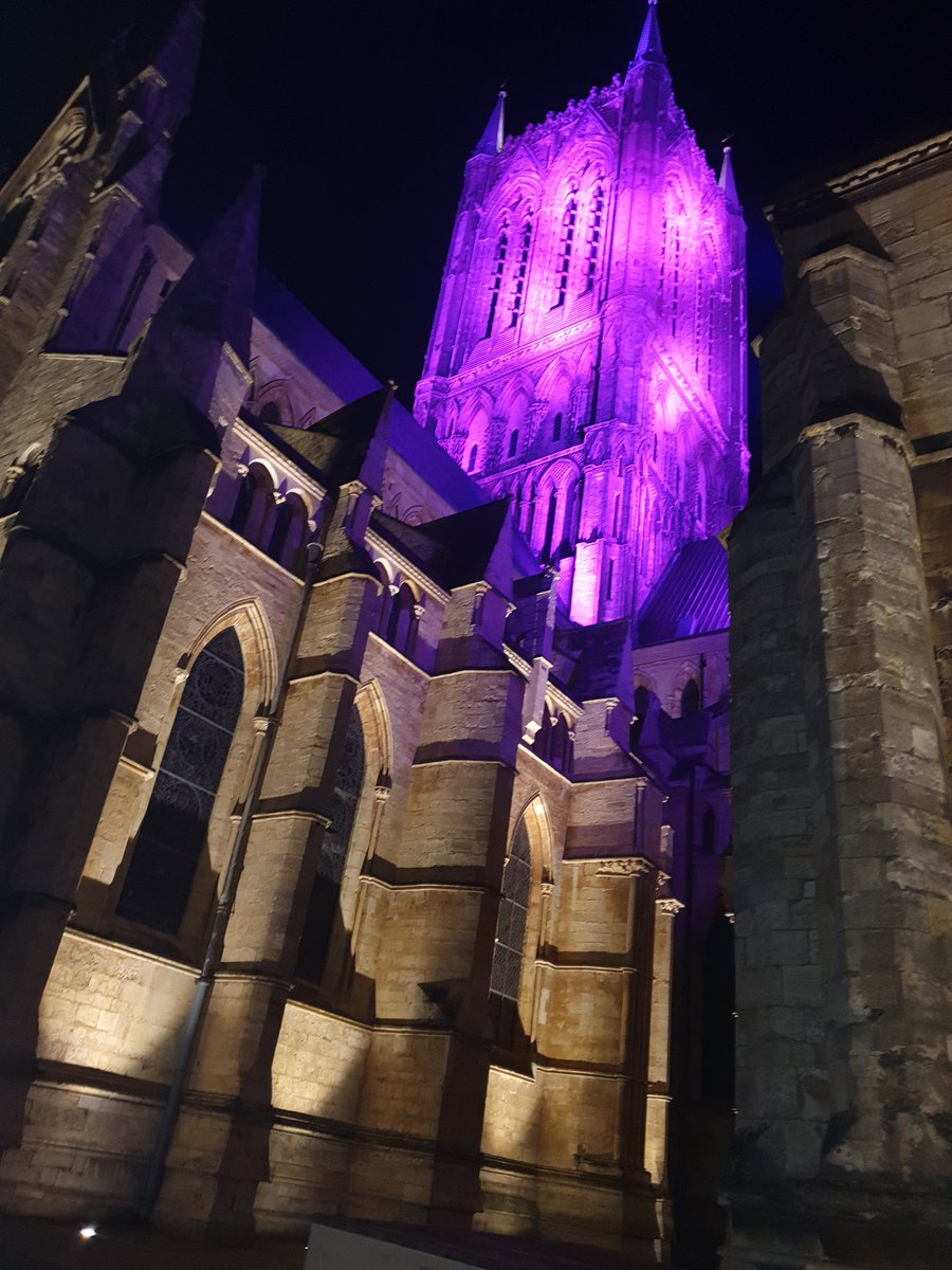ilstewart's tweet photo. On the way into town last night to pick the wife up from her Christmas party had to have a #driveby best #Cathedral in the land. #LincolnCathedral what a beauty. https://t.co/tEWGNLNp0e