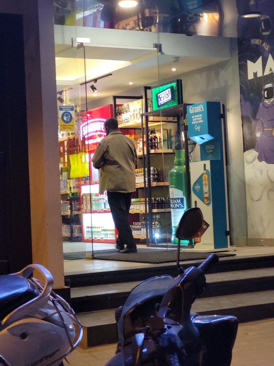 My auto guy stopped on the side for a moment and said, " Sorry Sar, Weekend idhe. 1 minute."

<a href="/peakbengaluru/">Pink Bengaluru</a> #peakbengaluru