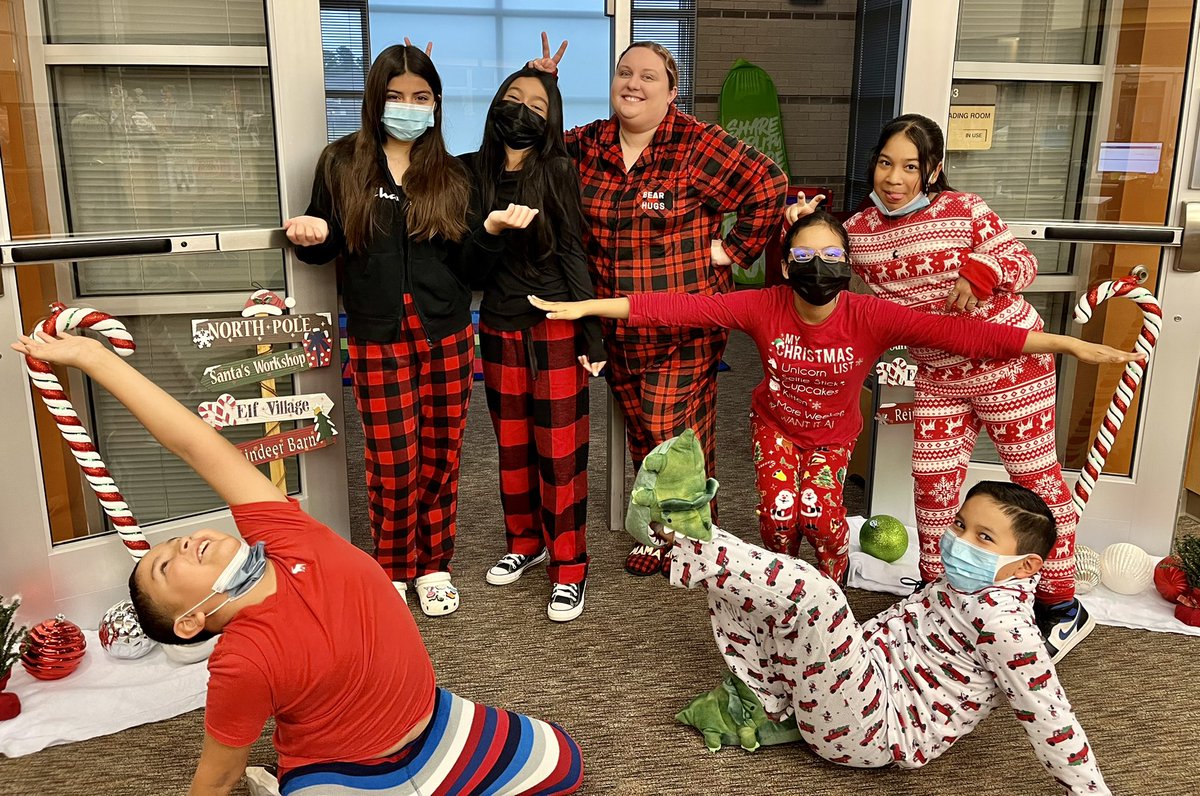 thegoodread's tweet photo. It was a full house for our #firstgrade #bookbreakfast! We also had #pajama day and readings of #thepolarexpress. ๐ at these happy and engaged kiddos! @CarrollColts #futurereadylibs https://t.co/PvO3QLTAIj