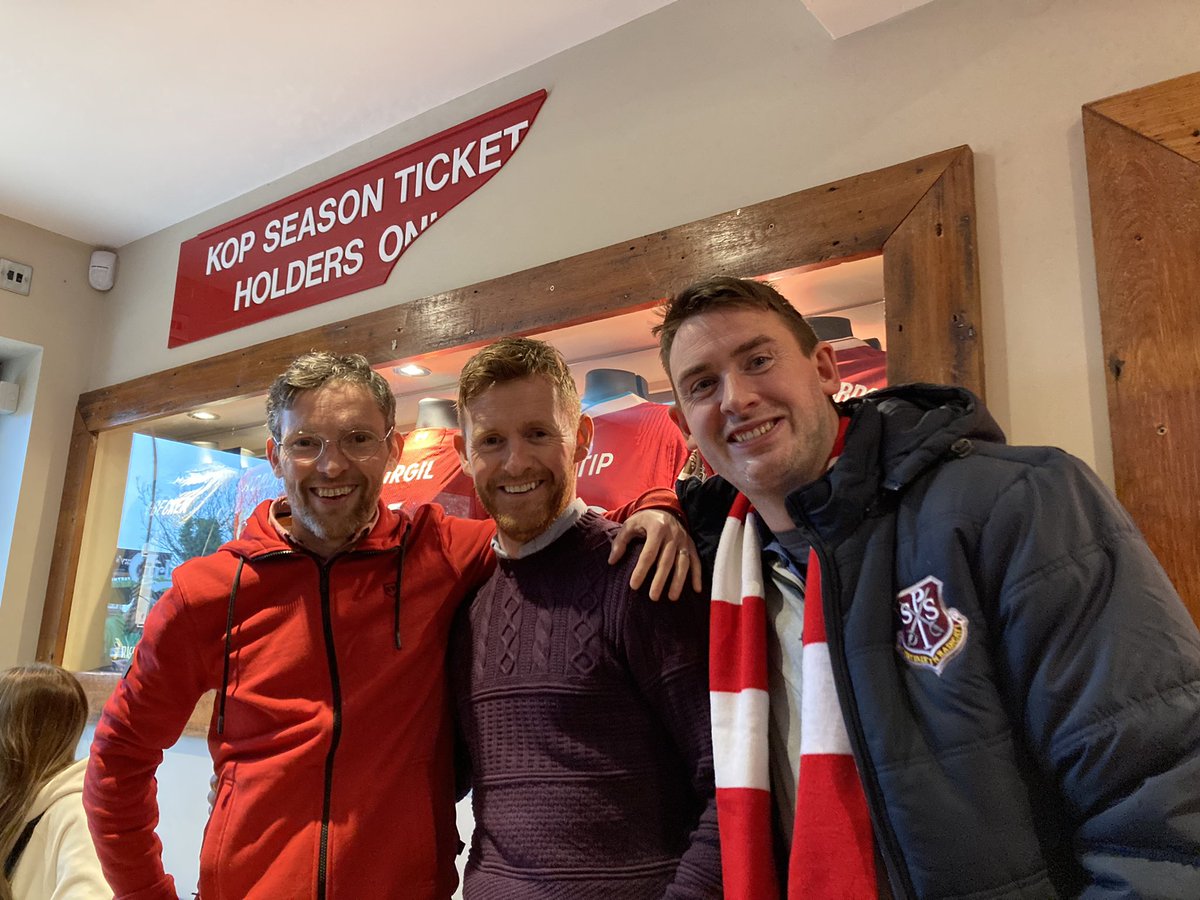 AidyCarragher's tweet photo. Over in Liverpool to see Stevie G work a little Christmas Miracle #LIVAVL #InCognito #UTV https://t.co/rBDdojOvQa