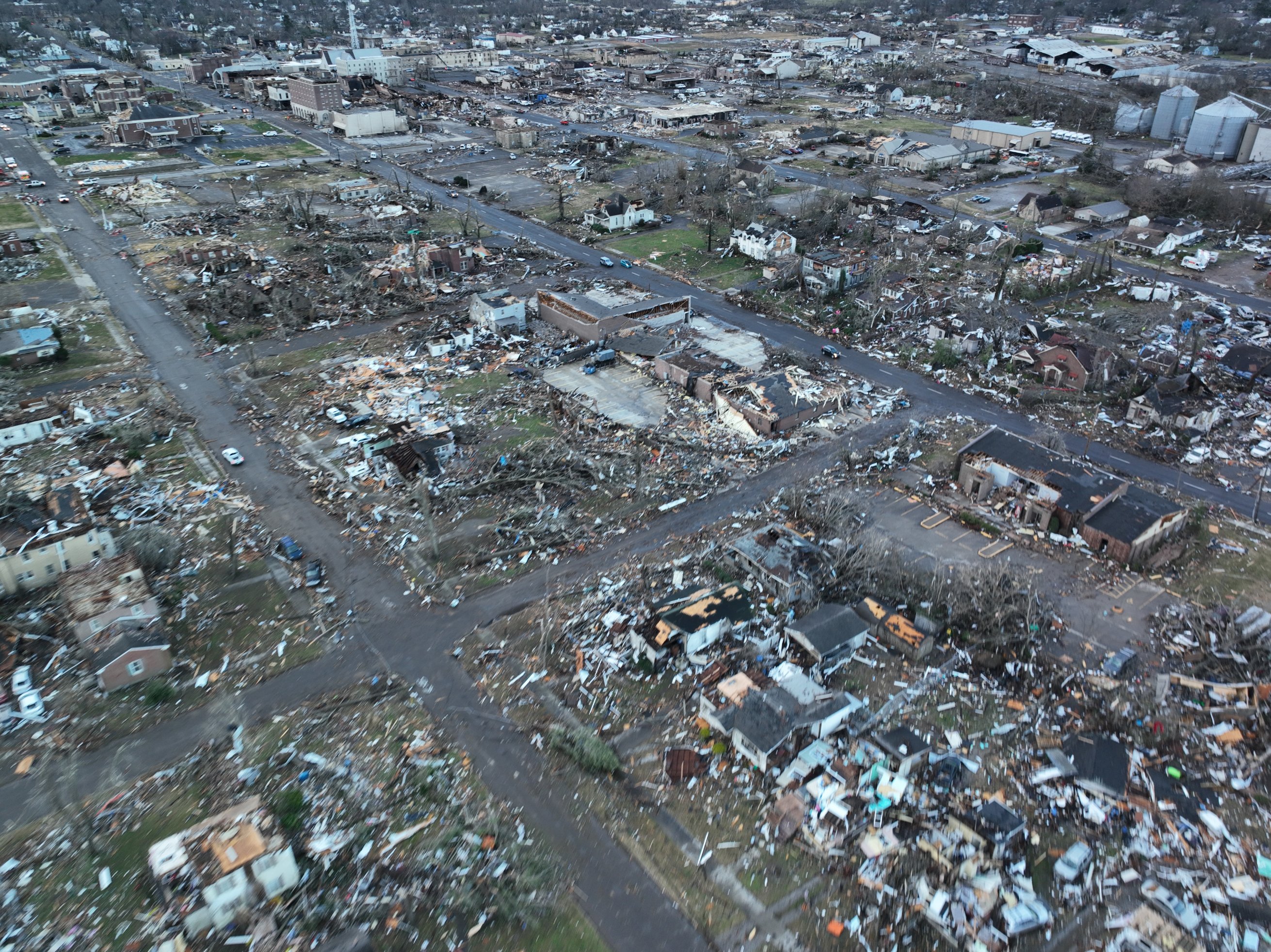 Kentucky tornadoes At least 4 touched down, up to 100 people likely killed