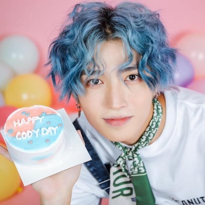 house_uni's tweet photo. Mở bát cho lần trend đầu tiên trong fanclub Uni- Uni5. Để chuẩn bị sẵn sàng cho sinh nhật của Cody, hi vọng các bạn cùng chúng mình tham gia trend nhé.
Retweet hoặc reply kèm từ khoá, hashtag
FOREVER UNI
#UNI5 #UNI #Uniforever
Goal: 150 cmt https://t.co/fNi2AOgx2c