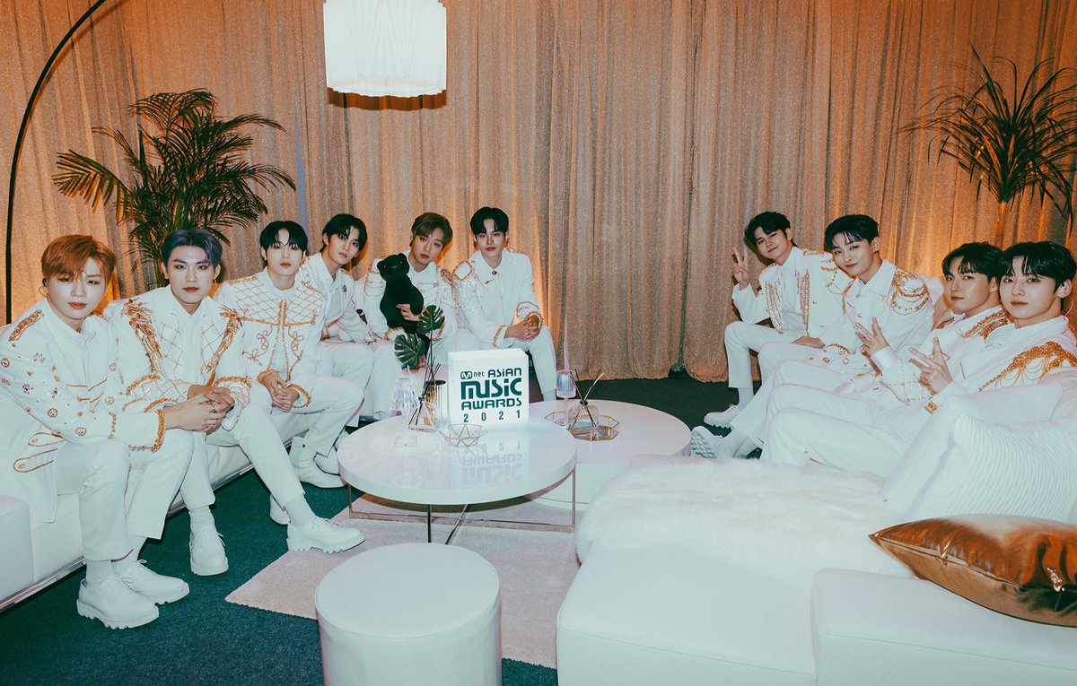 WannaOne_Come's tweet photo. MAMA 워너원 단체사진+개인컷 https://t.co/G65DQrrDal