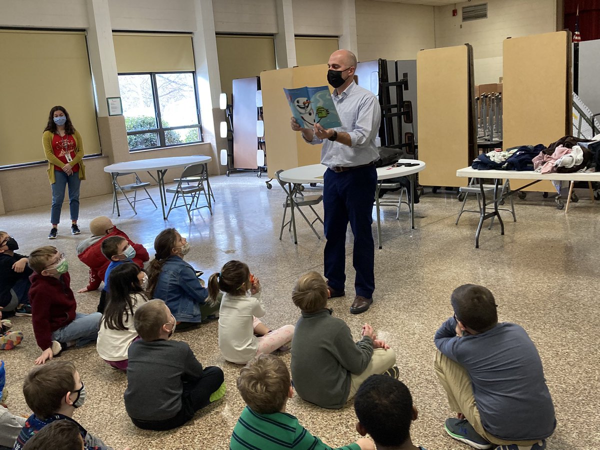 RoadrunnerLMC's tweet photo. @GcpsArmstrong was bringing loads of laughter during his @RES_Roadrunners #SpecialGuestReader appearance on Friday! We cannot thank you enough for sharing these stories with us. Please visit and read with us again soon. https://t.co/eQ8OIBur90