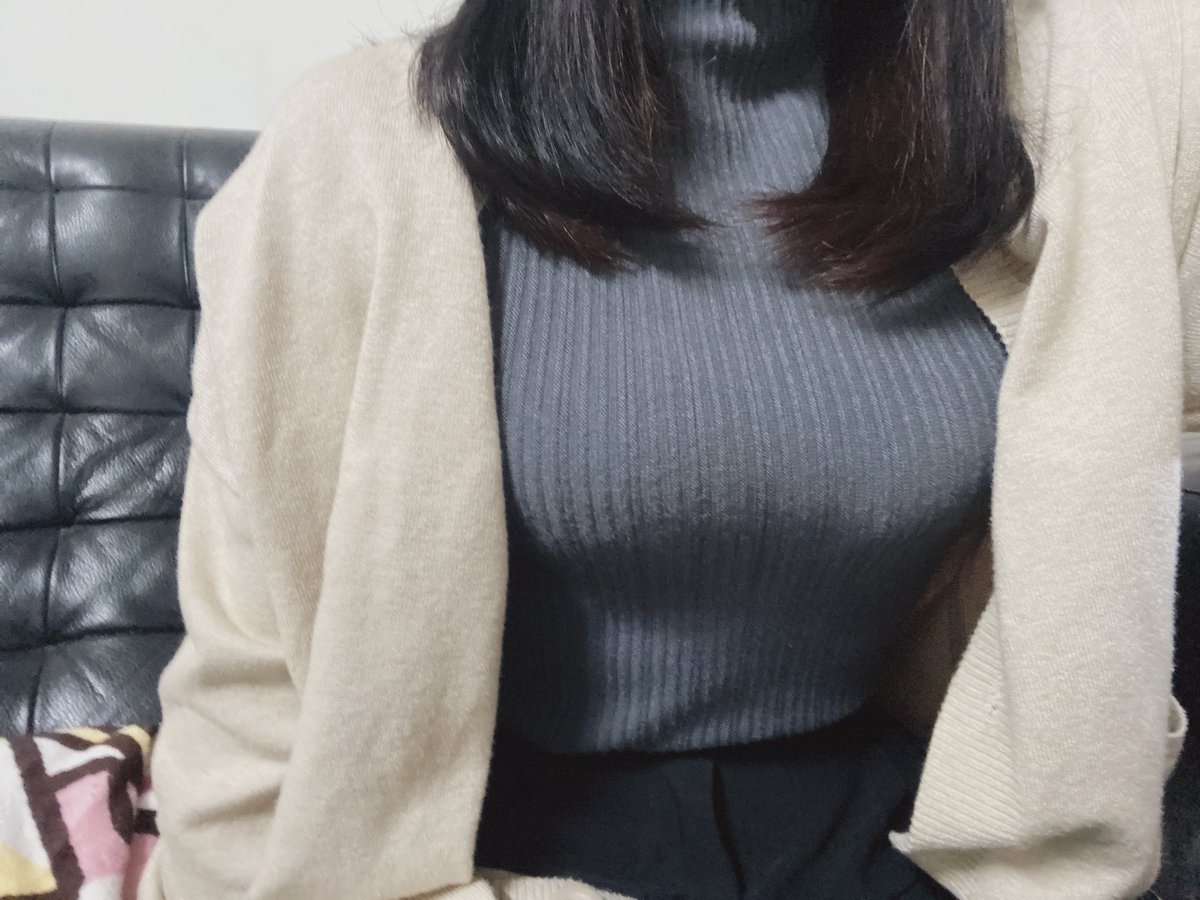 傳說中的大奶毛衣！🖤 https://t.co/EN6UPZnQ9r