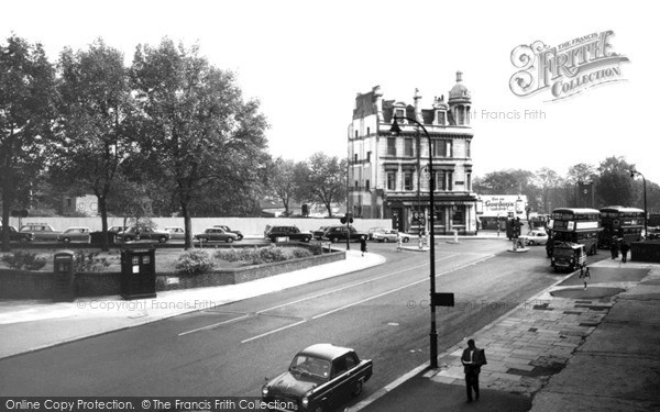 Also Via <a href="/FrancisFrith/">Francis Frith</a> - Some wonderful photos of old Swiss Cottage and Finchley Road from around 1965 and earlier (The photo below: The small green by the Northways Flats - which was subsequently shrunk  by road development) francisfrith.com/swiss-cottage/…  photos.francisfrith.com/frith/swiss-co…