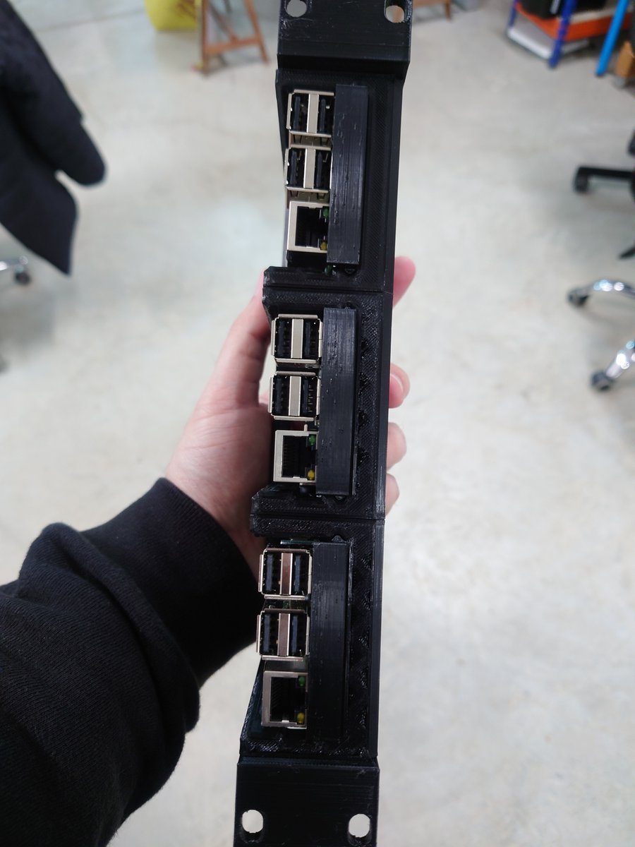linuxct's tweet photo. RPi cluster for k8s tinkering soon, with @juliosddr @PablockMS @Cris_gl19 @n0p @MaRolM21 @EnriFerCt @djfafy https://t.co/sO5UdFTq2y