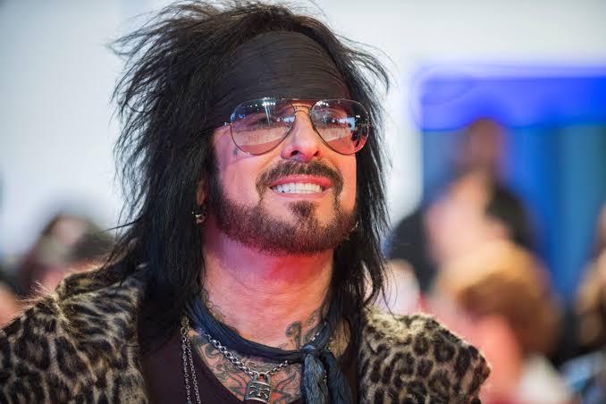 Feliz Aniversário (Happy Birthday), Nikki Sixx      
