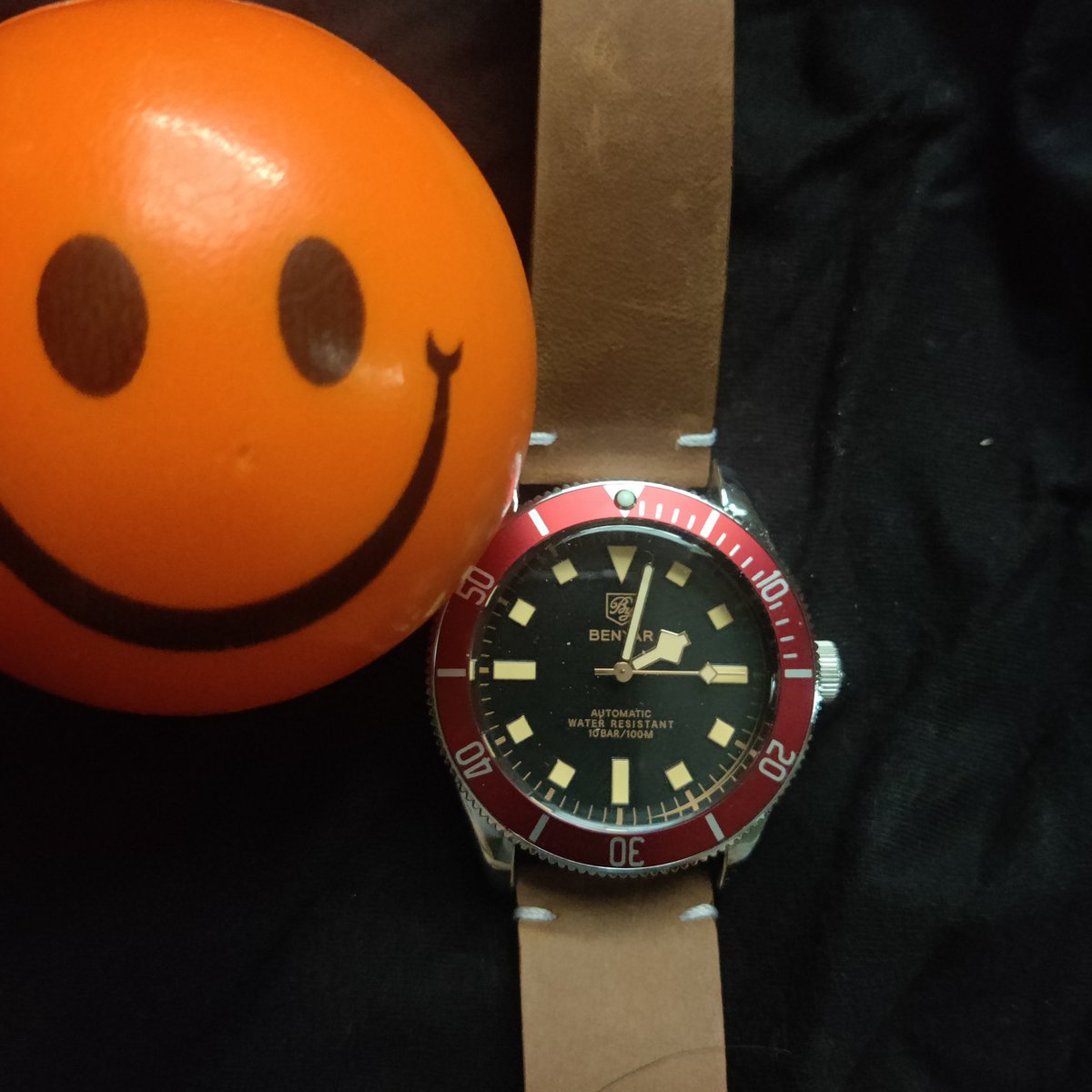WatchYouKnow1's tweet photo. This inexpensive watch just looks the part and makes me smile.
See my unboxing and review of this Tudor Homage on my YouTube channel. Here's my review: https://t.co/VnzRbylh5j
#benyar #benyarwatchesusa #benyarwatches #benyarwatch #cheapwatch #chinesewatch #tudor #tudorhomage https://t.co/D5BPM2KCpj