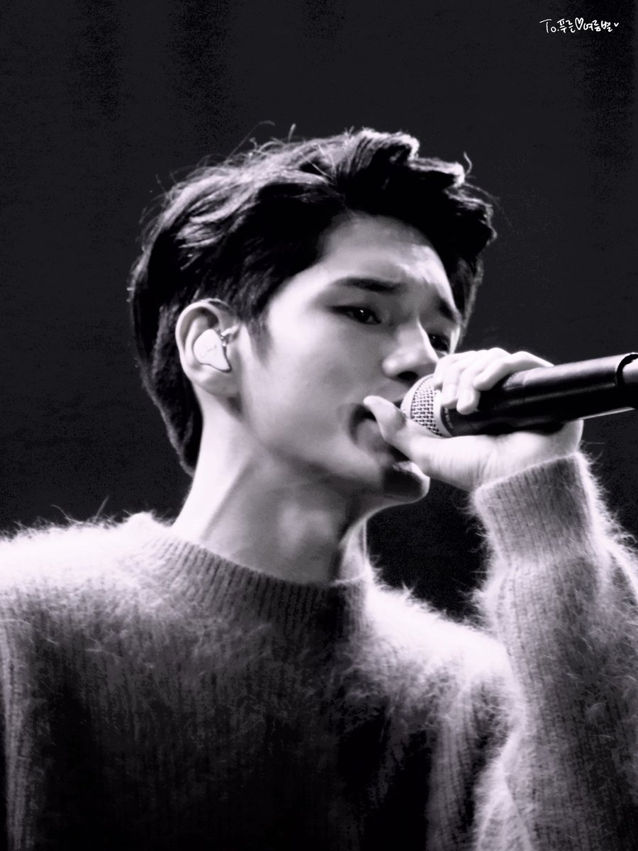 blue_summerstar's tweet photo. 그 순간으로부터, 
또 어떤 순간이 오더라도.
가자, 어디든.

옹널평사.
#옹성우 #ONGSEONGWU https://t.co/Vg3QS5eeE4