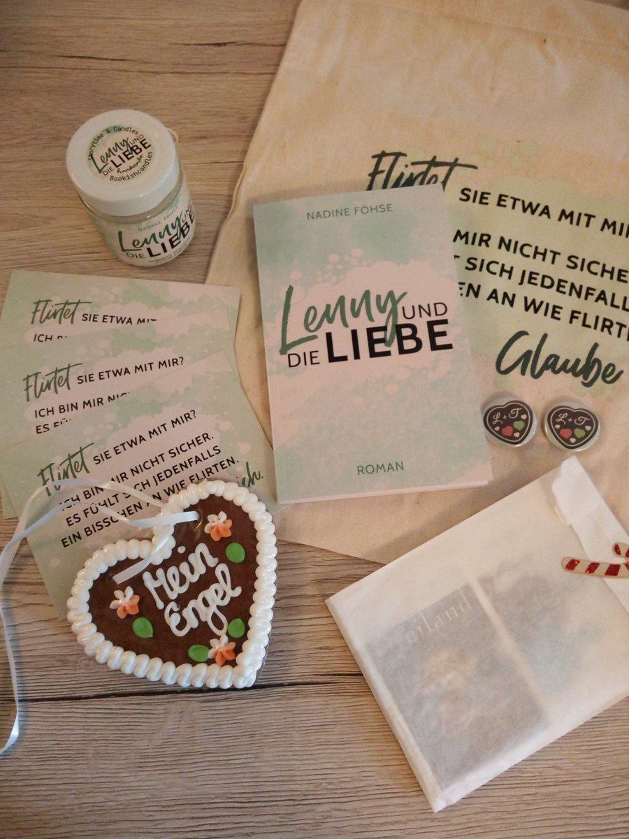 Das_Bambusblatt's tweet photo. Heute kam schon wieder Buchpost - dieses Mal sehr überraschend 😅

Ein wundervolles Bloggerpaket zu "Lenny und die Liebe" von @Ruhrpottmutti 😍
Und die Anthologie "Compendium Obscuritatis" von @NikasErben 😁

Vielen lieben Dank für die beiden Bücher, wir freuen uns sehr 🥰 https://t.co/m66Bq2L6gs