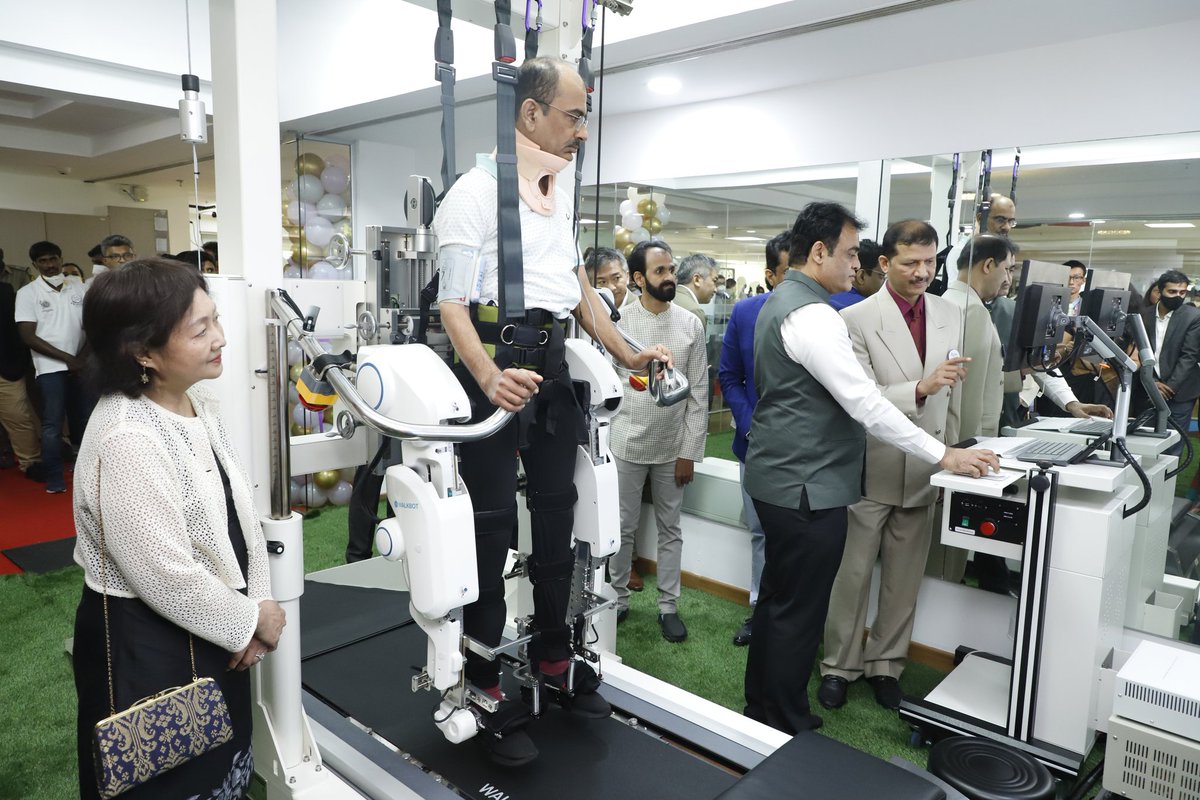 bengalurulive_'s tweet photo. Bengaluru hospital launches robotic rehab treatment
Karnataka Minister lauds #SakraHospital for new treatment with #Japan tie-up
https://t.co/fVxquBMhT6
#Bangalore #Bengaluru #Karnataka #roboticrehabilitationtreatment @drashwathcn @OfficeofAshwath @SakraHospital @RRK_Official_ https://t.co/wewRg4iU3k