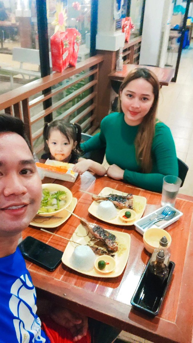Nettybucoy's tweet photo. This is us 💚
#SaturDate #Threegether #littlePrincess #HappyFamily https://t.co/jCU9I8cVoE
