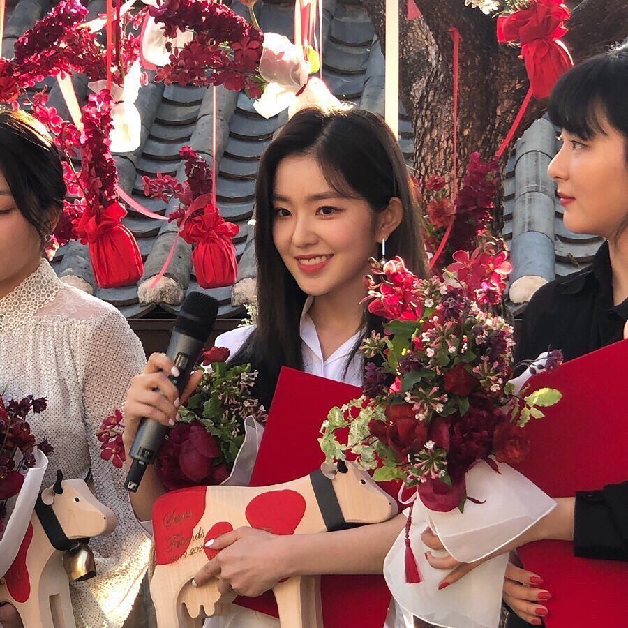 hyuntopia143's tweet photo. 고유명사 폰카아이린 https://t.co/jUm7a74Gp4
