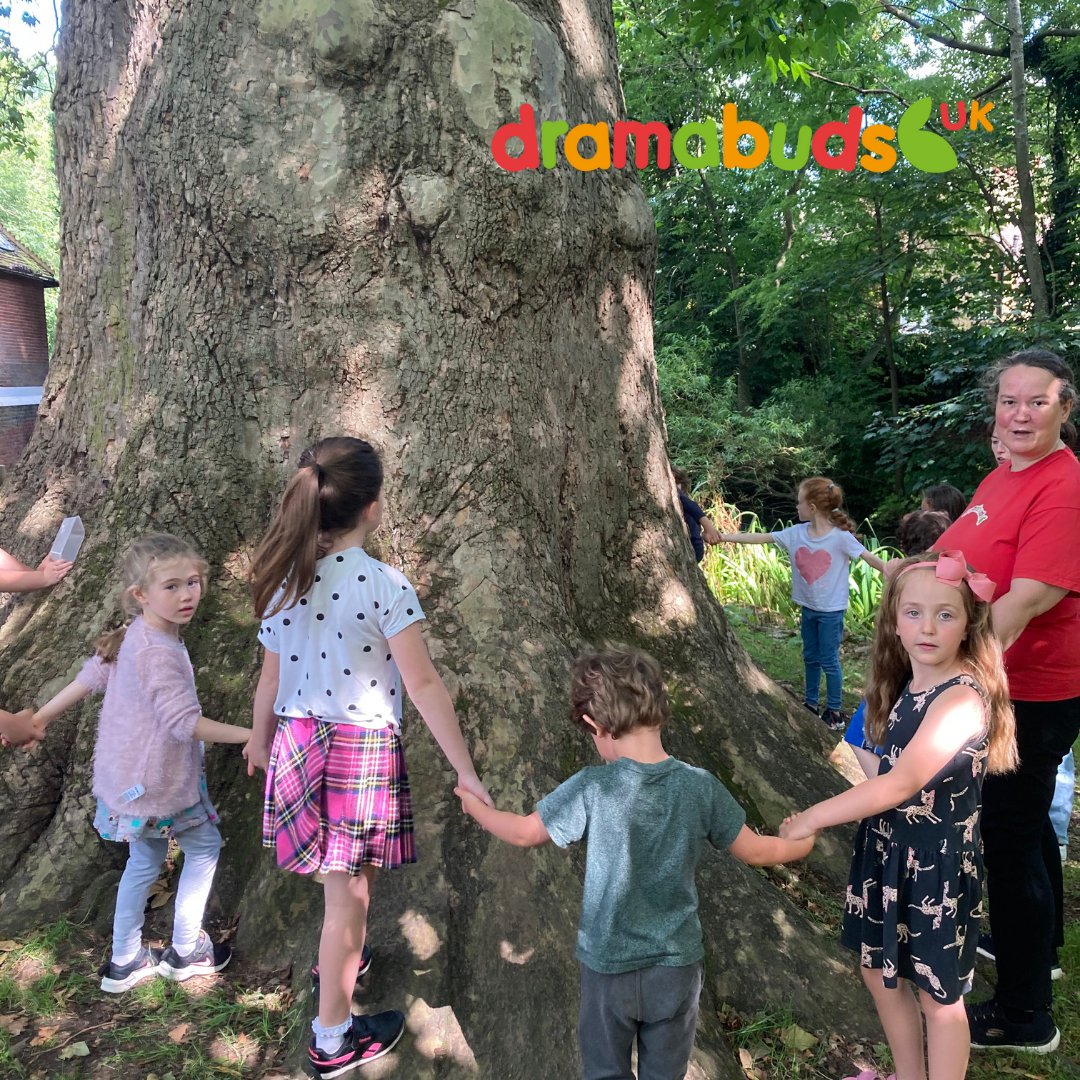 DramabudsUK's tweet photo. Rockin' around, the (oak?) tree 🎵

Have you gotten into the #festive spirit yet? The holidays are all about #family and nurturing time with one another. 

At #Dramabuds UK we love the idea of being a 'family'. If you'd like to join, get in touch. https://t.co/EsHusLjrJ3