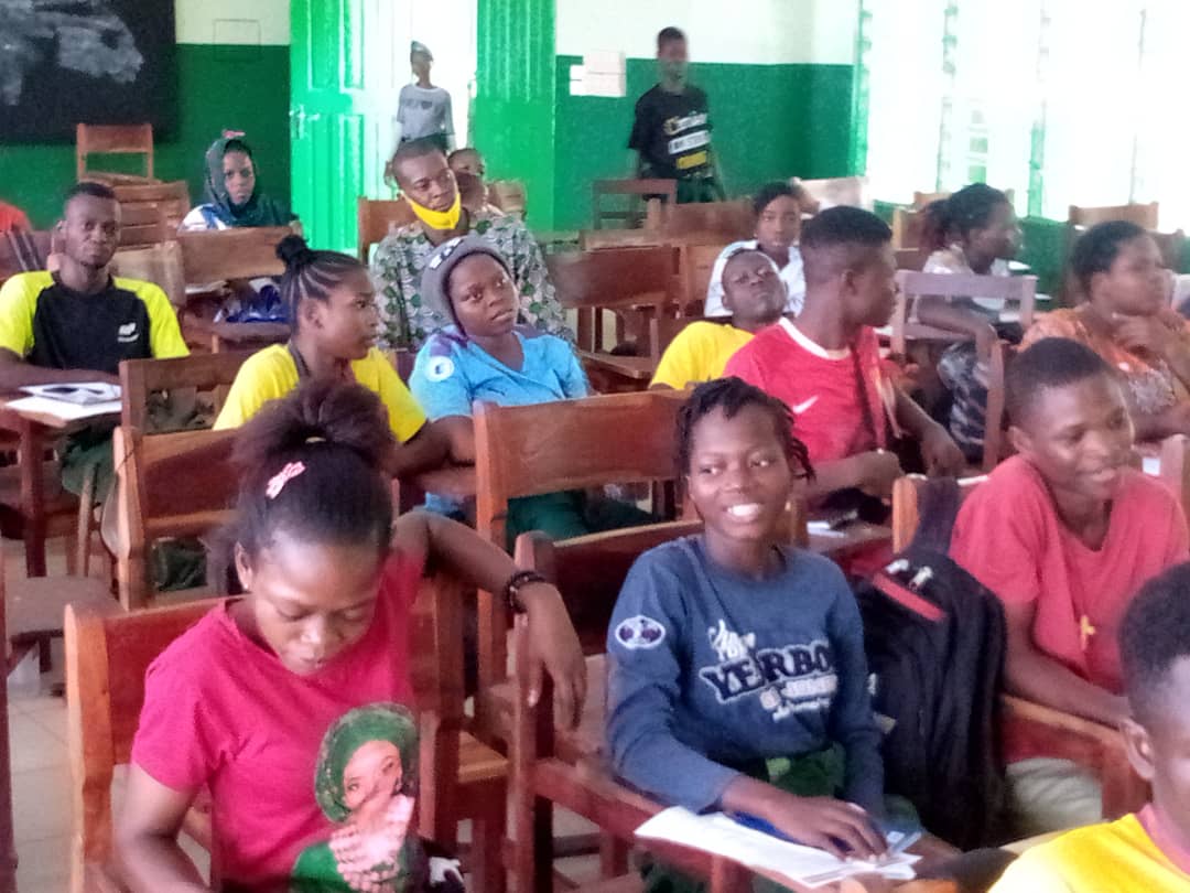TalentsPlus's tweet photo. Préparer son insertion professionnelle pendant son cursus: 64 étudiants ont suivi cet atelier, ce 10 décembre 2021 au campus Sakété, fruit du partenariat Université Nationale d'#Agriculture (#UNA) & #TalentsPlus pour l'#Insertionprofessionelle des étudiants. https://t.co/Do4IACj0Yn