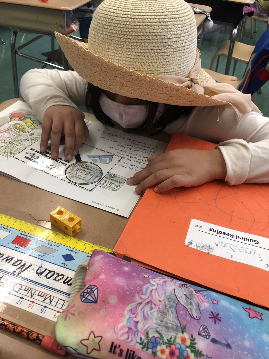 2ndGradeJKO's tweet image. During guided reading, students were text detectives looking for clues during their 2nd read of their books! @PS66JKO #guidedreading #textdetectives #textevidence #welovetoread #5pillarsofliteracy