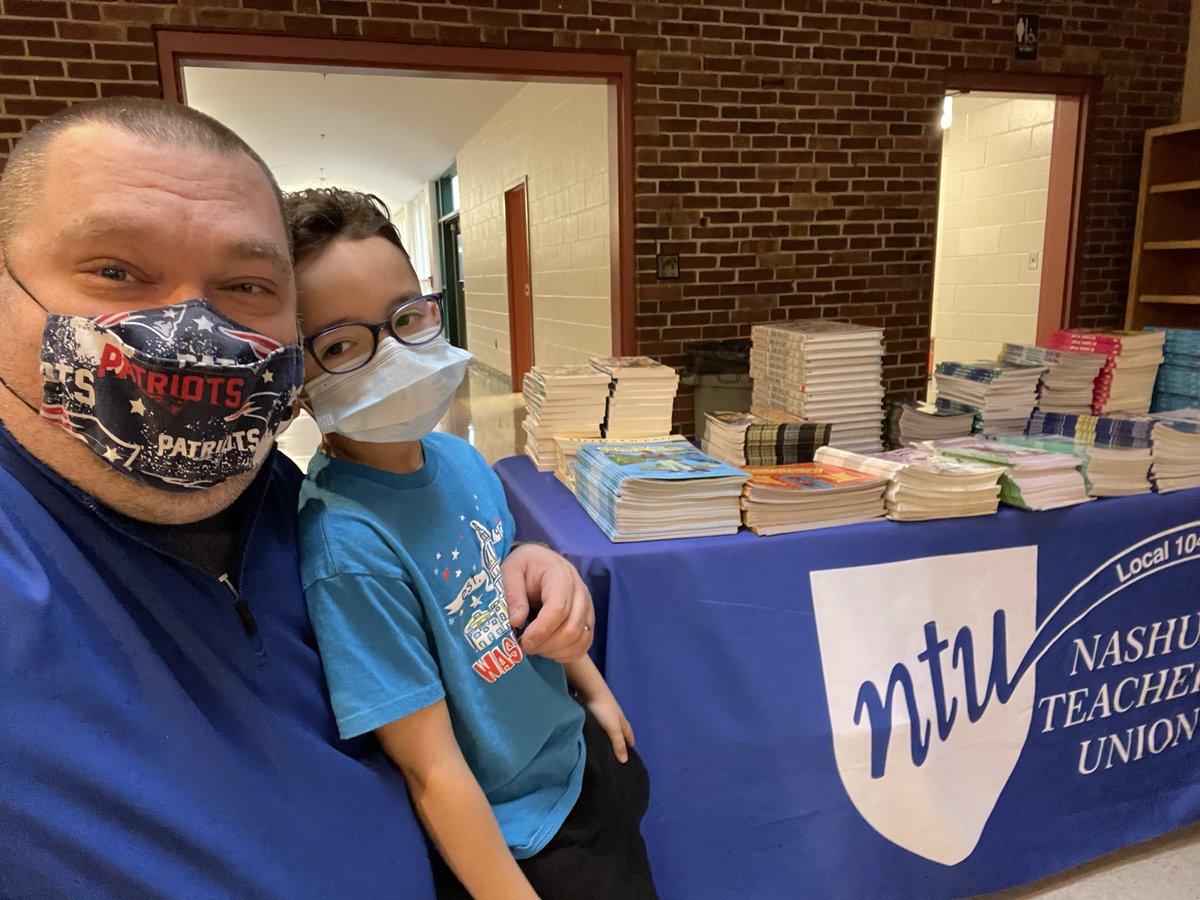 NTULocal1044's tweet photo. .@NTUPresident Adam Marcoux had a little helper passing out books - his son Quinten. https://t.co/Vig88QAkhF