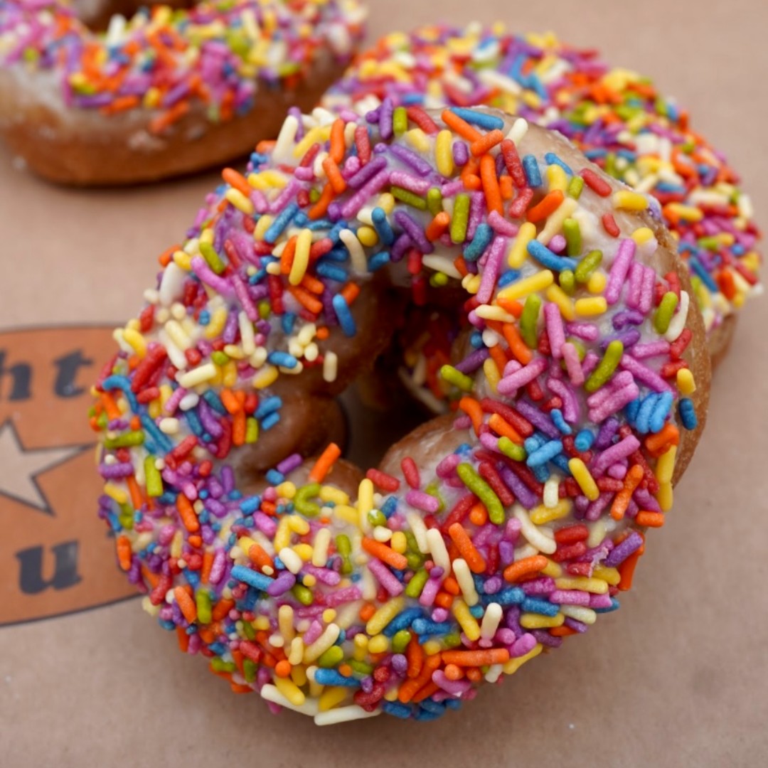 MightyODonuts's tweet photo. Sprinkle your Saturday with some Organic Donut yumminess #SprinkleDonut #LocalSeattle https://t.co/ceXCeRkQJY