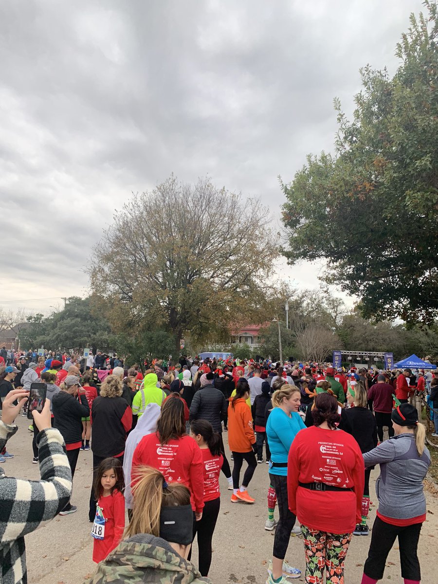 MeLoPappas's tweet photo. Jingle Bell Run! #ComalFit #BTP @matthewsdeloach @JeffreyKeyes11 https://t.co/ncrlsw8w13