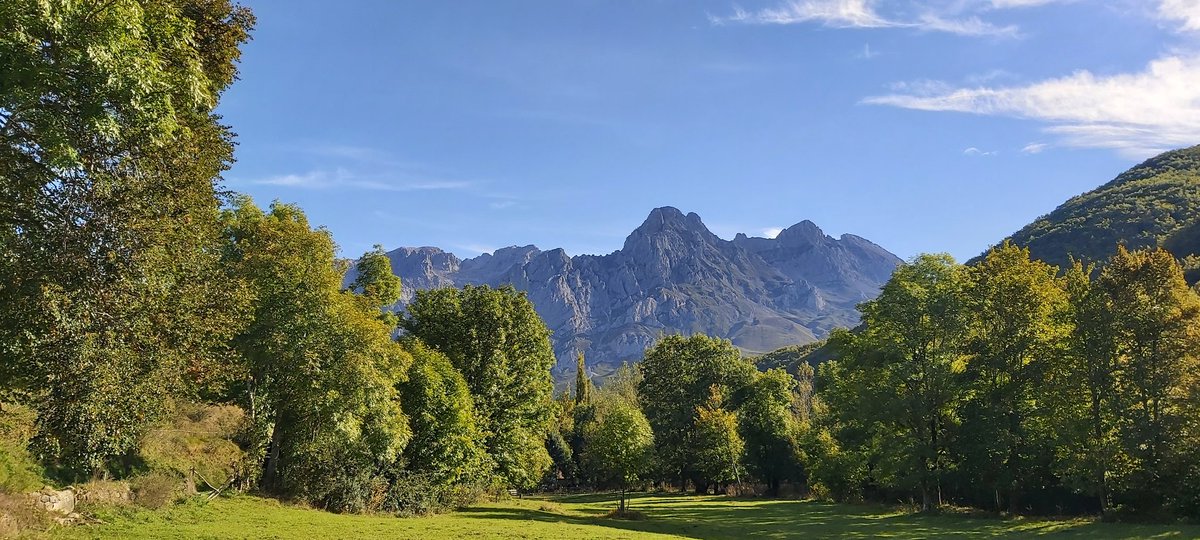 Desde el Corazón de los Picos de Europa os deseamos un Feliz Día Internacional de las Montañas

#DiaInternacionalDeLasMontañas #DiadelasMontanas #DiaInternacionalDeLesMuntanyes #InternationalMountainDay #Leonesp #picosdeeuropa