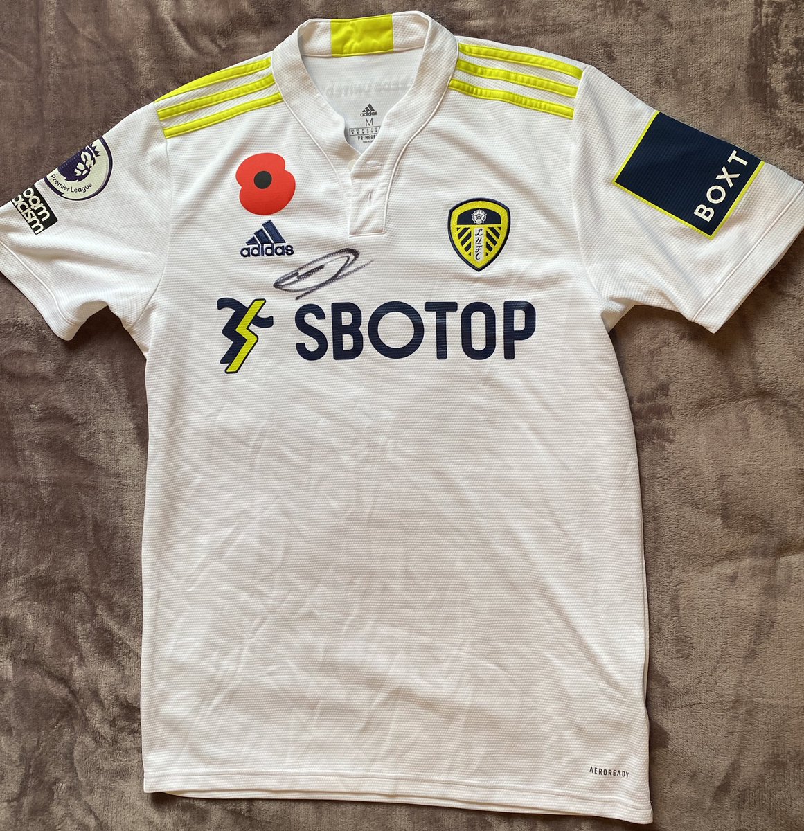 gelderdend_com's tweet photo. Nice new arrivals π from the Leicester City game.
Beautiful filthy Pascal shirt, a MOTM Forshaw and a nice Cresswell shirt from his substitute appearance. #Poppy #LUFC #MatchWorn #Leeds #LUFCMatchWorn https://t.co/BwiyqjXT2L