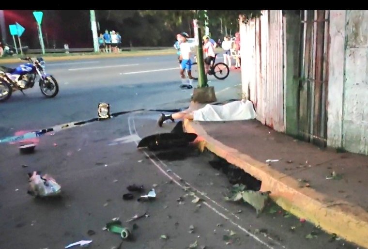 EntrelineasNoOf's tweet photo. El ciclista Miguel Vélez 45 años, murió está mañana km 9.5 carretera a Masaya, luego de ser impactado por Gabriel Chamorro, quien manejaba en estado de ebriedad https://t.co/gVoxAhZgo6