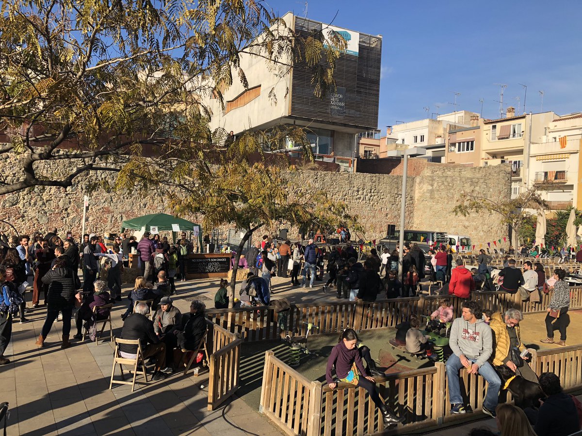 joanjubany's tweet photo. Molt bon ambient a la festa d’aniversari de @LaFeixa_cat el #SupermercatCooperatiu de #Mataró

Per molts i bons anys La Feixa! https://t.co/WtE9VRuu4W