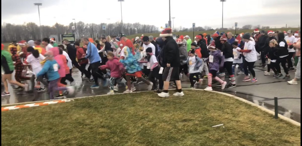 MrsHitchOTES's tweet photo. Way to go to our Acorns on the Run! 25 mile per hour winds and the cold won’t stop them as they run this 5K today! #OTESAcorns https://t.co/Hv20s4nz31