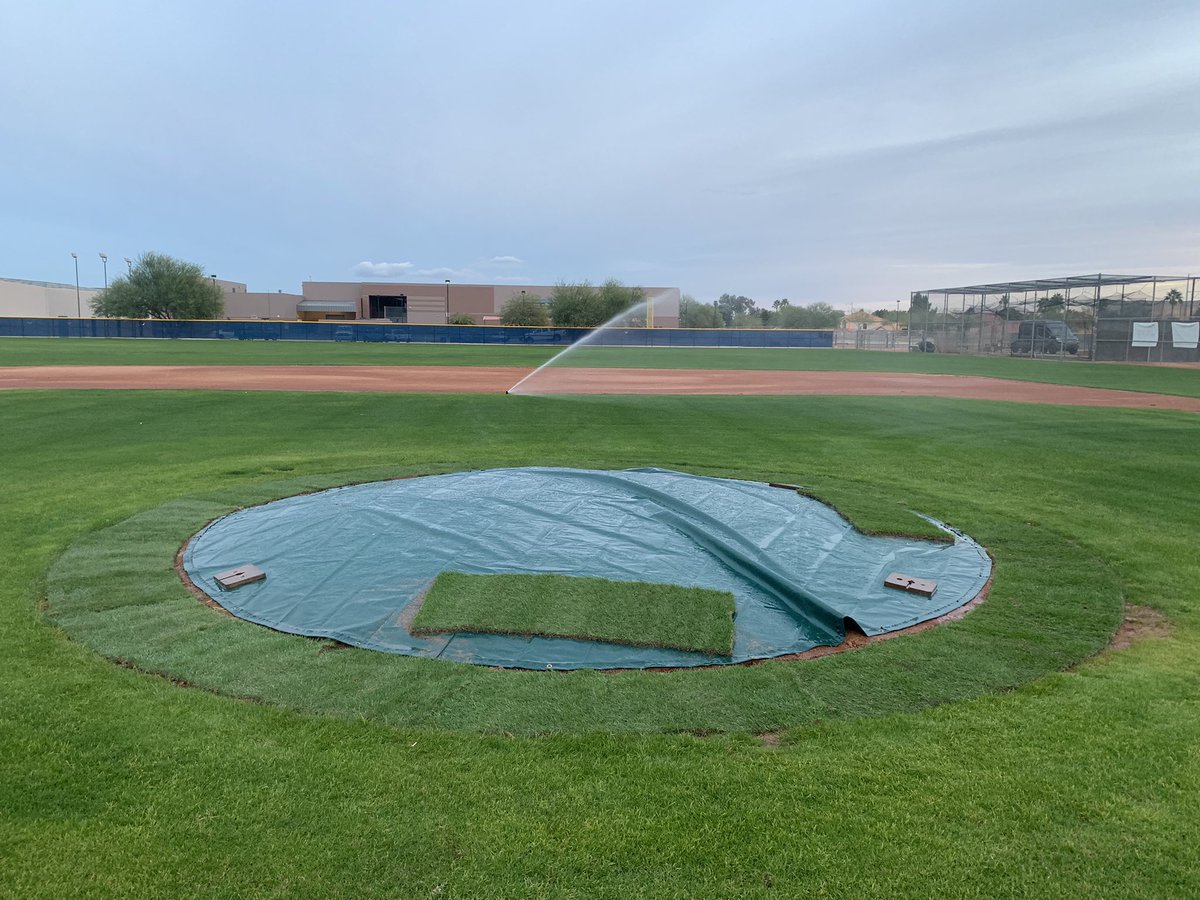 Thanks for the good stuff <a href="/WestCoastTurf/">West Coast Turf</a> !! Detail couple days coming up for <a href="/CoachHerrera/">Coach Herrera</a> setting the table for a title run, I said it, not him… great usage of moisture managment matt. Great ready moisture down the slope 💦✅ @DavidKlecka3