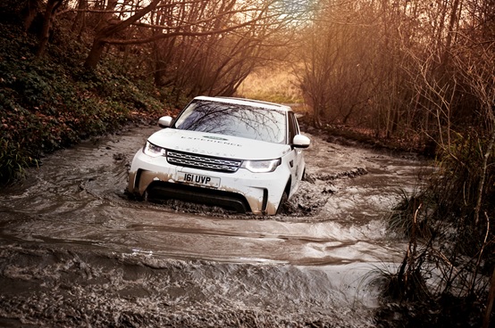 LRESolihull's tweet photo. Why endure that last-minute panic buy for Christmas gifts when you could be sorted in seconds? Simply buy a Land Rover or Jaguar Experience gift voucher now. Family and friends will get a gift they’ll love, and you’ll wrap up buying their presents early. https://t.co/7VrjaA0OjC https://t.co/LVlWX7oJVx
