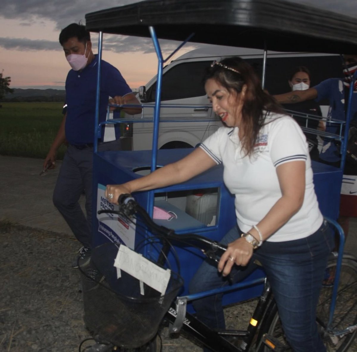 gretchenho's tweet photo. FROM JAPBIKE to STALL ON WHEELS

When you work with other people, they make you and the whole project better.

Take a look at what Metro Pacific Investments Foundation did with our bikes! This is still part of our project with the MVP group. #BikeforLivelihood #TuloyPaRinAngPasko https://t.co/NnKoFJeGuB