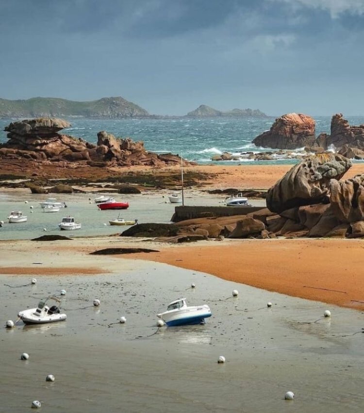 BreizhWeCan's tweet photo. Inspire
Expire
Respire
C'est la minute bretonne 💙
#MagnifiqueBretagne #Trégastel 

© @tporiel https://t.co/TIN52tlKMk