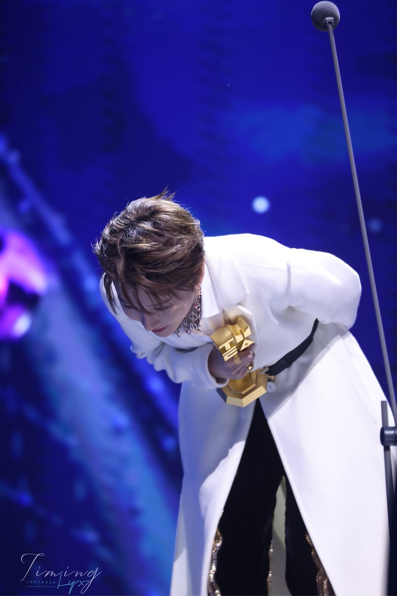DailyCpop's tweet photo. #LiuYuxin as TMEA 2021's Singing and Dancing Singer of the Year https://t.co/PORMfhk7bD